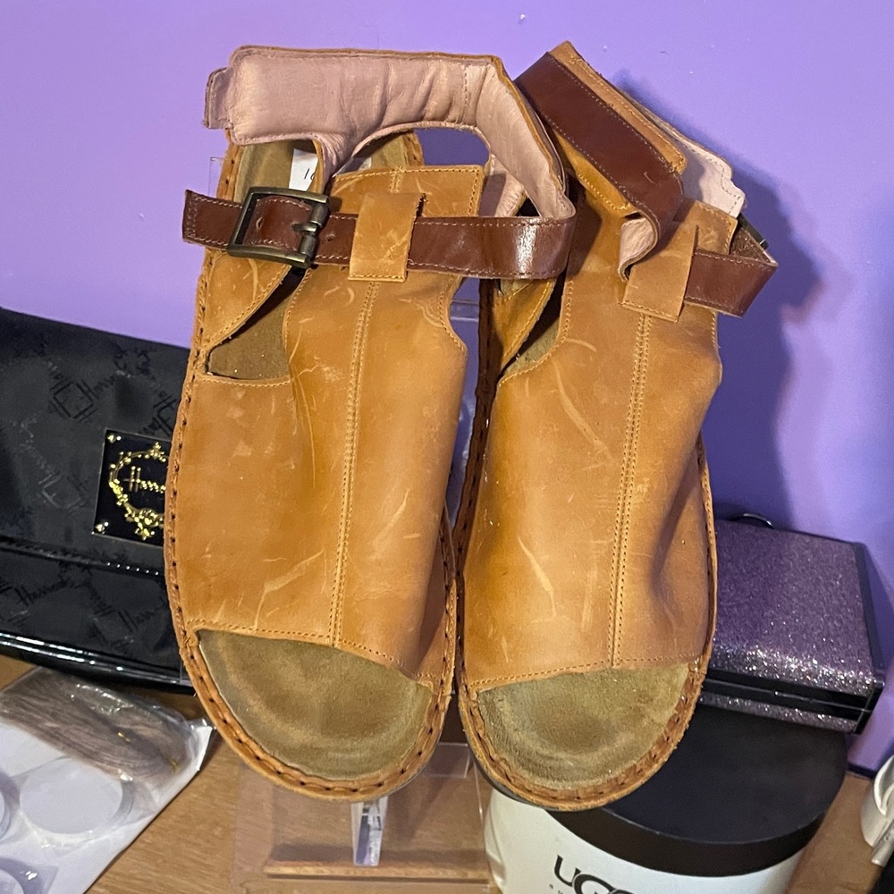 Naot Tan Leather Sandals